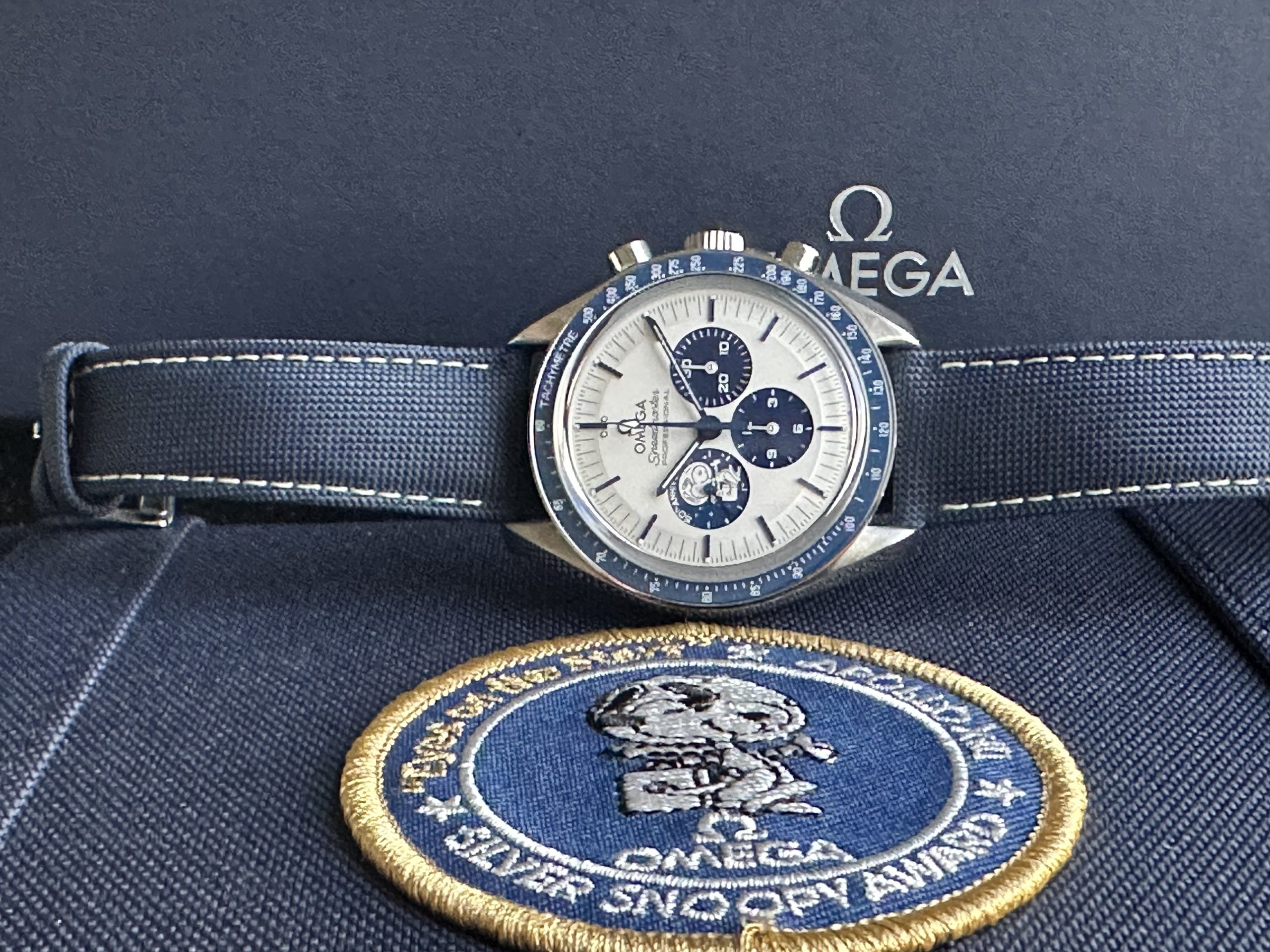 Omega Speedmaster Professional Moonwatch 'Silver Snoopy Award' Complete Set - Image 2